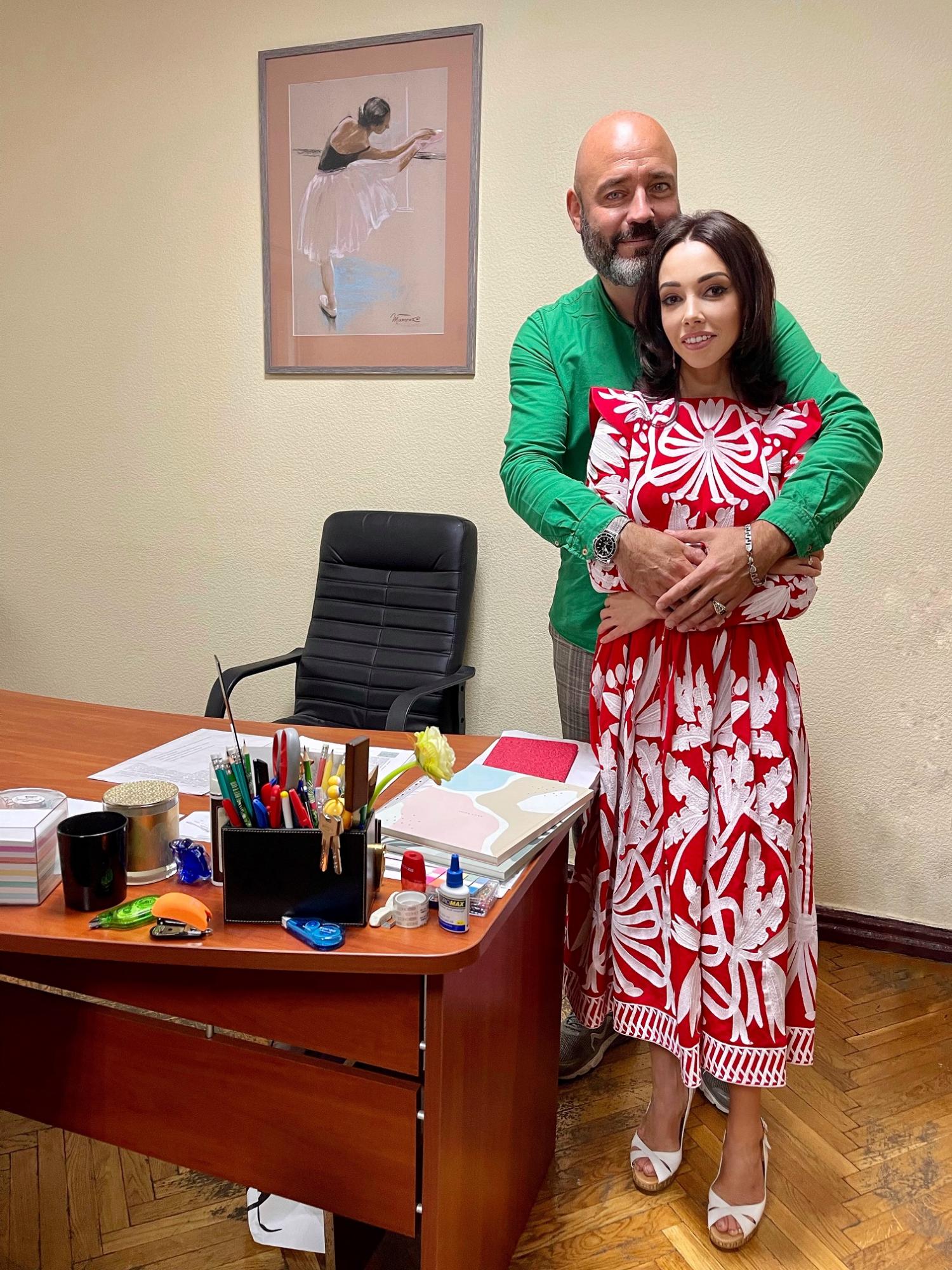 Кухар в любимом платье-вышиванке за 2 120 долларов ввела новую традицию в День знаний